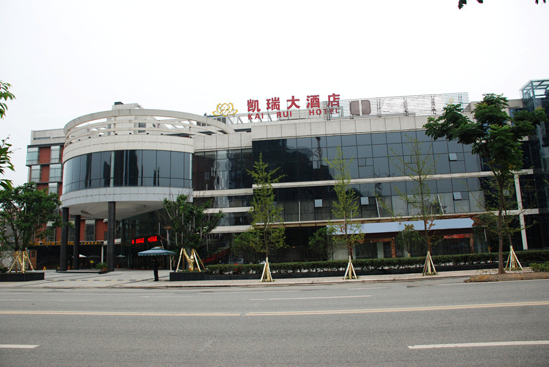 十堰漢丹凱瑞大酒店定制變頻恒壓供水設備+37.5噸不銹鋼水箱