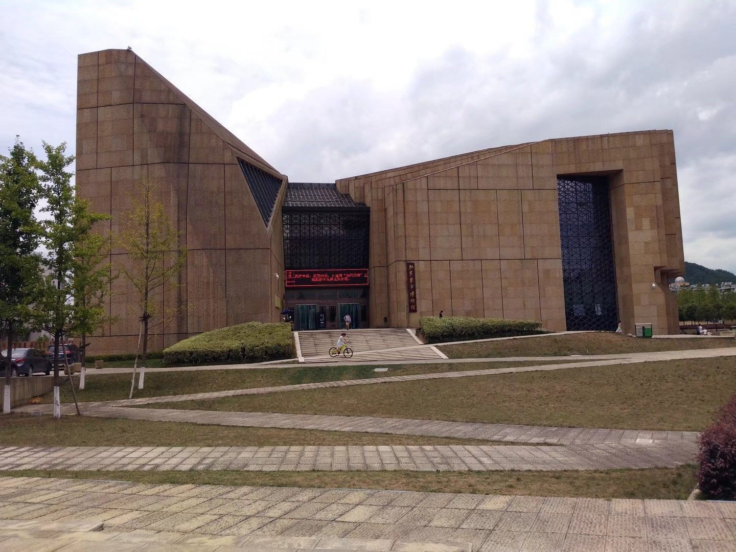 張家界市博物館采購2.2KW全自動(dòng)恒壓供水設(shè)備+不銹鋼消防水箱