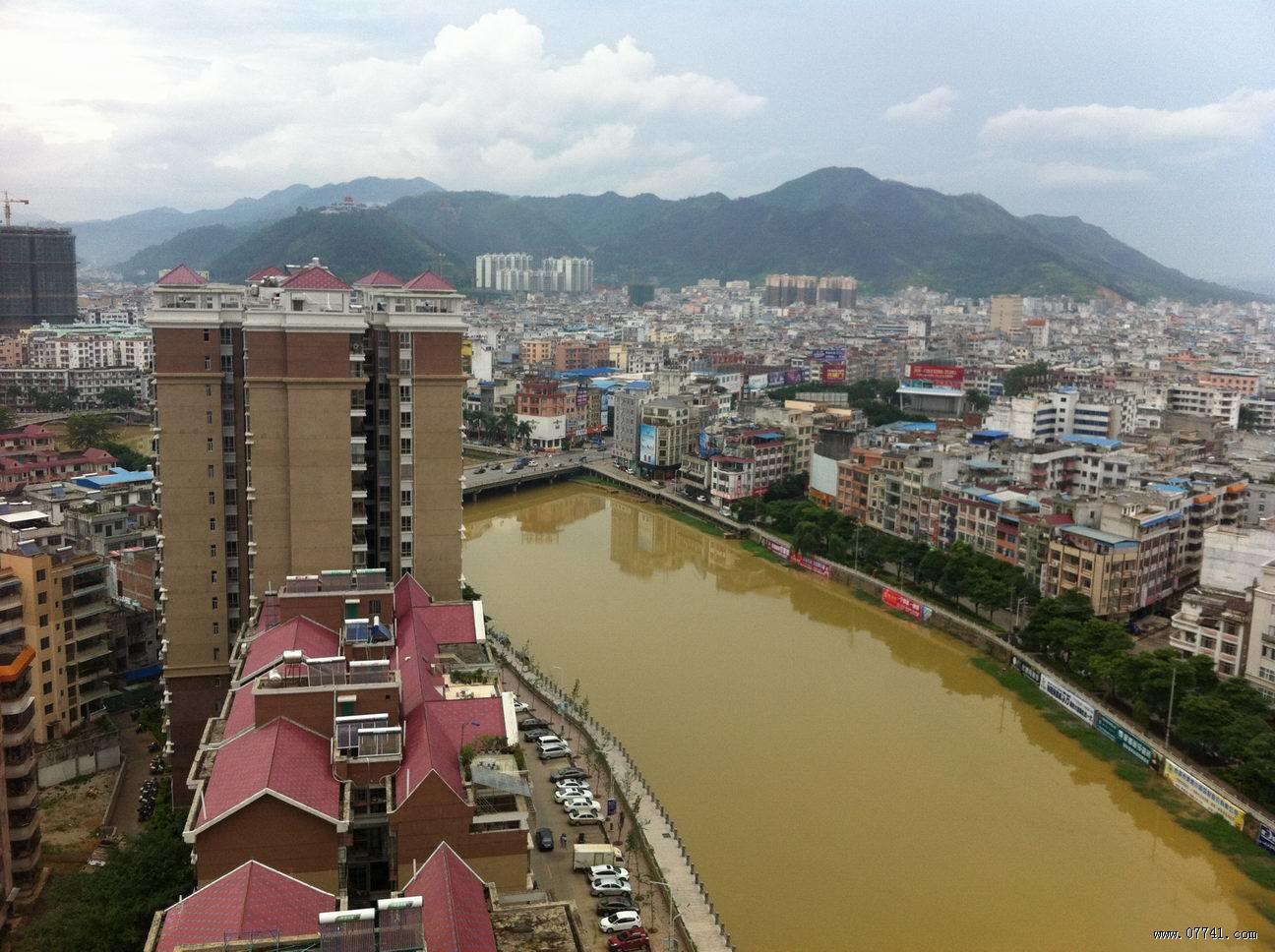 梧州岑溪市匯洋國際小區(qū)自來水無負壓供水設備三用一備